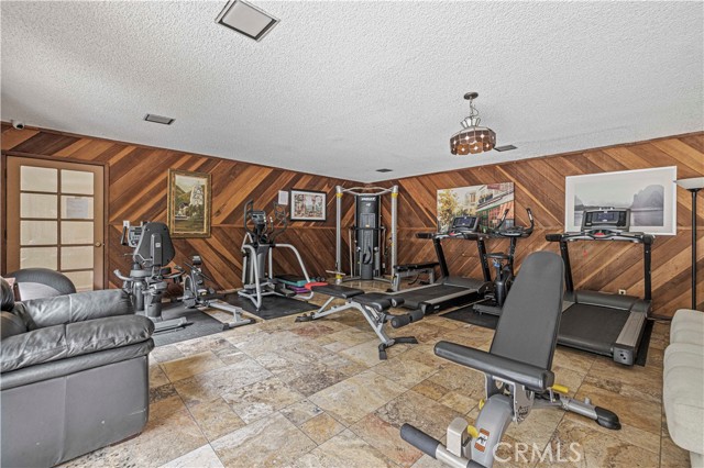 525 S Ardmore Ave, Los Angeles CA: https://media.crmls.org/medias/df1b178c-7297-4ad8-95a8-b80c3fdcbecc.jpg