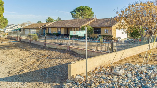 43364 41st Street, Quartz Hill, California 93536, 3 Bedrooms Bedrooms, ,Residential,For Sale,43364 41st Street,CRSR24231250