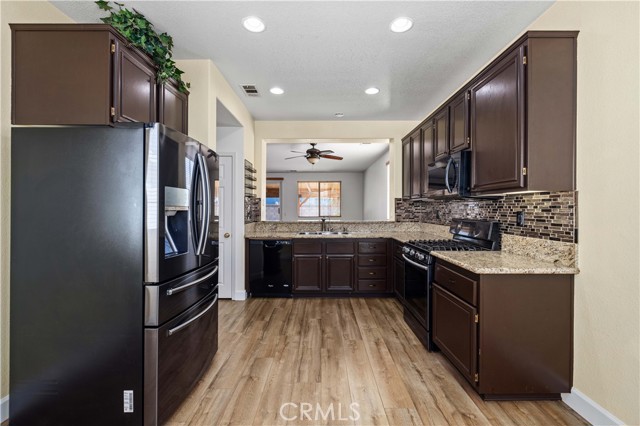 Detail Gallery Image 7 of 23 For 44328 47th St, Lancaster,  CA 93536 - 3 Beds | 2 Baths