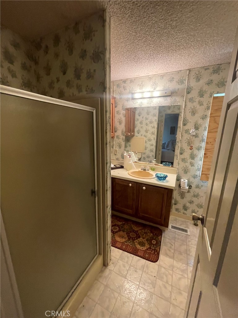 https://media.crmls.org/medias/df1c9b81-ae96-484c-8039-5fe86109ca04.jpg?preset=X-Large