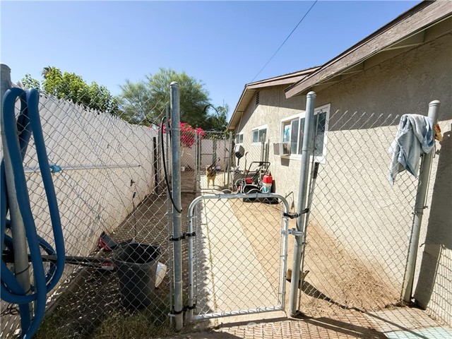 Detail Gallery Image 21 of 23 For 1320 White Ln, Bakersfield,  CA 93307 - 4 Beds | 2 Baths