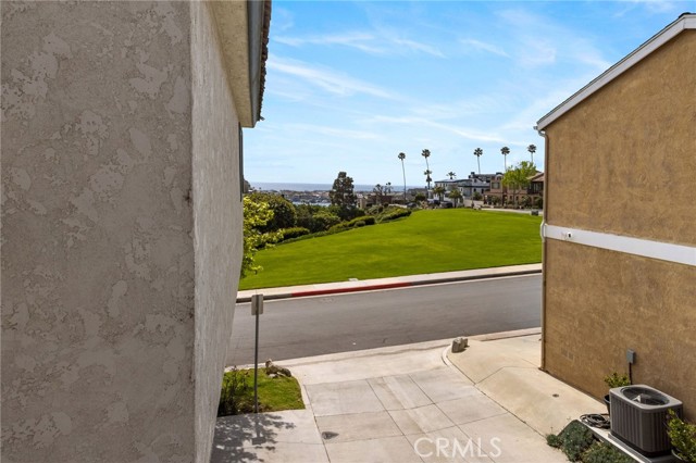 Detail Gallery Image 18 of 22 For 423 Carnation Ave #1/2,  Corona Del Mar,  CA 92625 - 2 Beds | 2 Baths