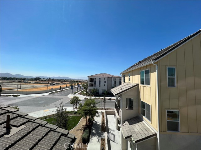 Detail Gallery Image 6 of 27 For 6074 Reef Way, Corona,  CA 92880 - 4 Beds | 3/1 Baths