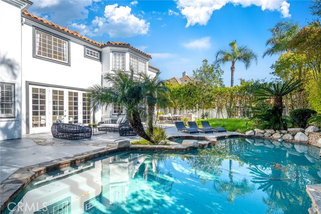 5451 Newcastle Lane, Calabasas CA: https://media.crmls.org/medias/df1f7173-8415-4045-a811-cccb071b970b.jpg
