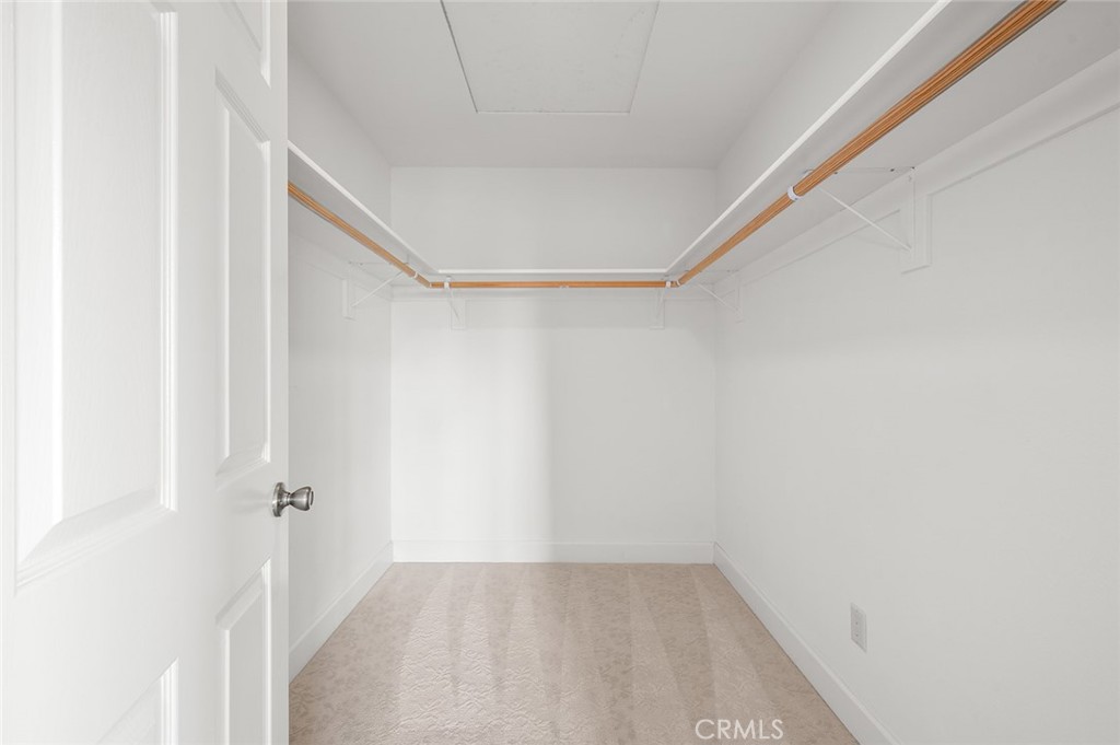 https://media.crmls.org/medias/df1ff55c-cfcf-44a9-915d-c9c07f209566.jpg?preset=X-Large
