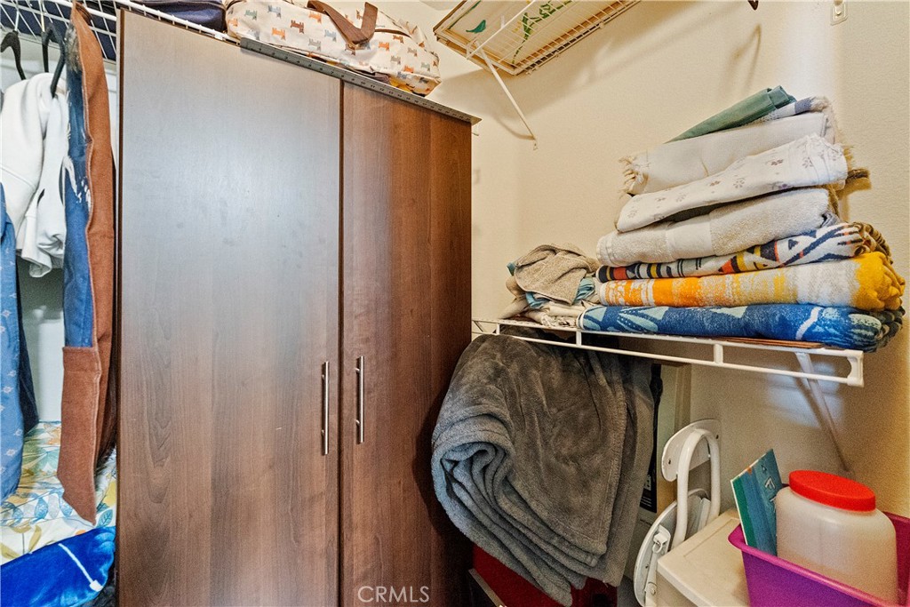 https://media.crmls.org/medias/df201400-96e0-492e-a146-6df878ff8d4c.jpg?preset=X-Large