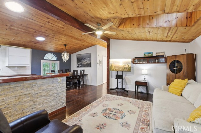 Detail Gallery Image 11 of 61 For 1165 Cherokee, Topanga,  CA 90290 - 3 Beds | 2 Baths
