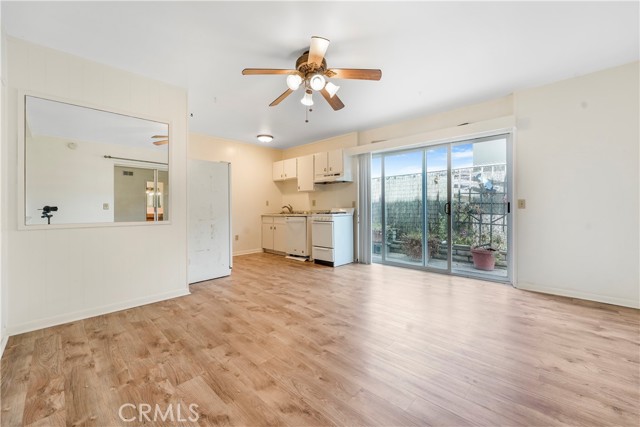 1300 Oak Avenue, Carlsbad CA: https://media.crmls.org/medias/df207b97-1d59-41fe-8421-5f70891d87f4.jpg