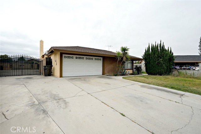 10390 Brookway Pl, Riverside, CA 92505