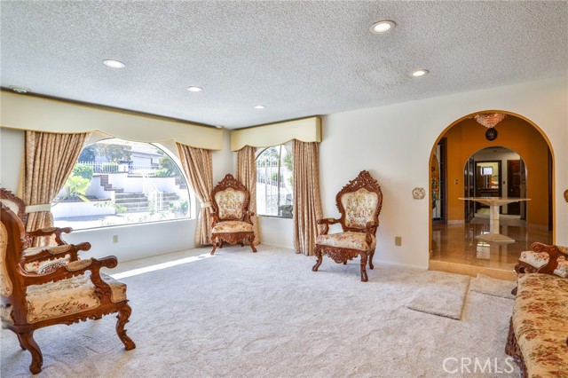 Detail Gallery Image 10 of 75 For 1233 Coronet Dr, Riverside,  CA 92506 - 5 Beds | 4/2 Baths