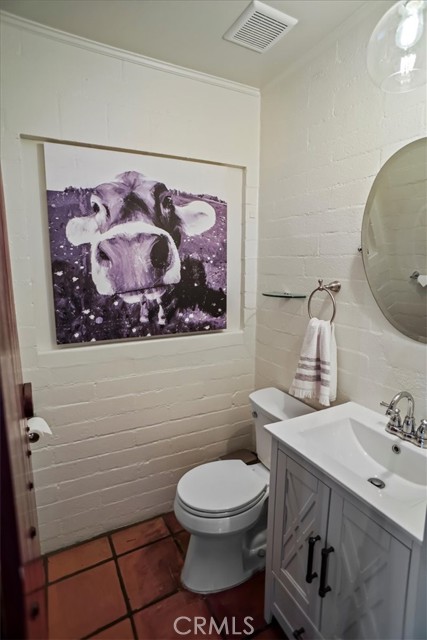 525 Bob Hope Drive, Burbank CA: https://media.crmls.org/medias/df2303f7-4aa8-471f-b02b-d2eb3cec2c44.jpg