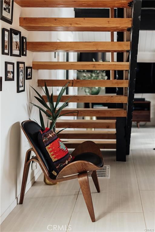 https://media.crmls.org/medias/df2441f7-8c2c-4e14-b6e0-44d6091fde04.jpg?preset=X-Large