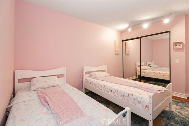 10200 Bothwell Road, Northridge CA: https://media.crmls.org/medias/df24c273-18a5-4c6b-bd47-f7139ec03b4e.jpg