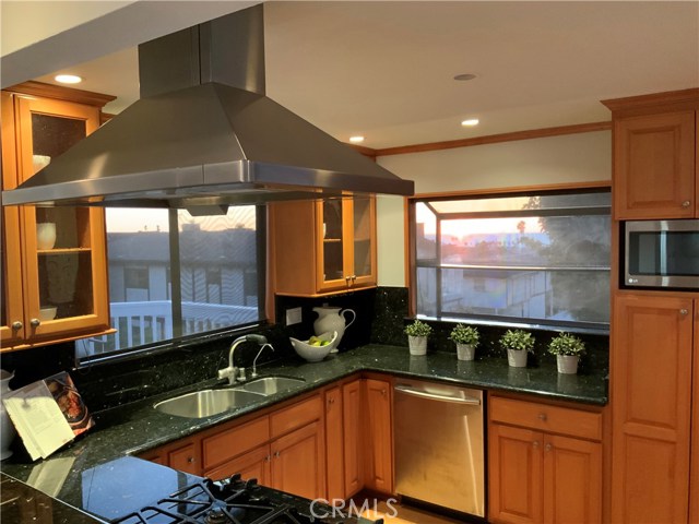 217 Helberta Avenue, Redondo Beach, California 90277, 3 Bedrooms Bedrooms, ,2 BathroomsBathrooms,Residential,Sold,Helberta,SB19278156