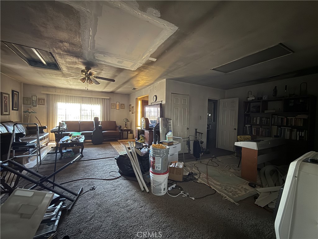 https://media.crmls.org/medias/df254f6f-2a7d-4aa0-a5ba-8523ea141d2e.jpg?preset=X-Large