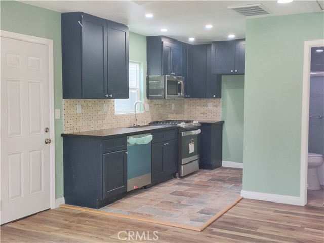 1680 S Rimpau Boulevard, Los Angeles CA: https://media.crmls.org/medias/df2554d6-b160-4651-85cf-ec42aa608065.jpg