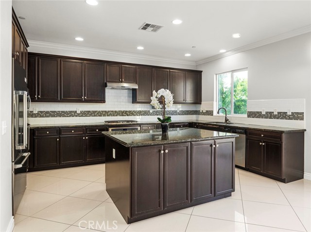 28002 Kenny Lane, Saugus CA: https://media.crmls.org/medias/df27f976-a54f-4b8f-ba88-b0318525e923.jpg