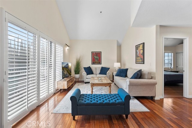 221 Violet Avenue, Monrovia CA: https://media.crmls.org/medias/df291f00-6afd-46c5-aa21-8f20823f5f75.jpg