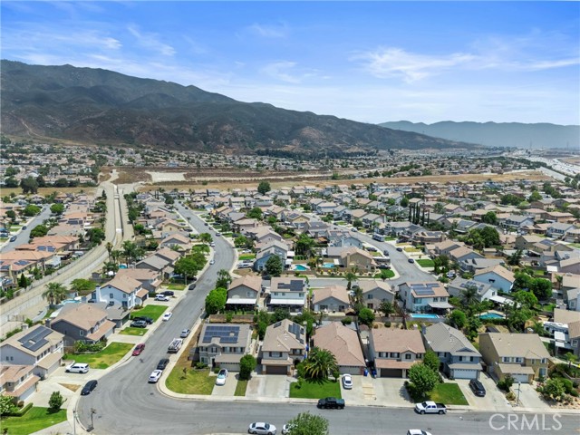 14998 Mustang Lane, Fontana CA: https://media.crmls.org/medias/df29a9dd-2309-44f6-88cd-b05eb81b2b2c.jpg