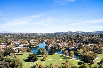 Detail Gallery Image 2 of 17 For 4610 Park Granada #2,  Calabasas,  CA 91302 - 2 Beds | 2 Baths