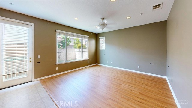 Detail Gallery Image 7 of 41 For 4322 Waterside Ln, Oxnard,  CA 93035 - 4 Beds | 2/1 Baths