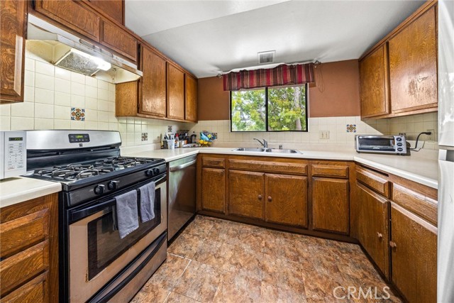 930 Philinda Avenue, Santa Barbara CA: https://media.crmls.org/medias/df2ab5a9-e6f0-4f63-9bab-ba3c3152f179.jpg