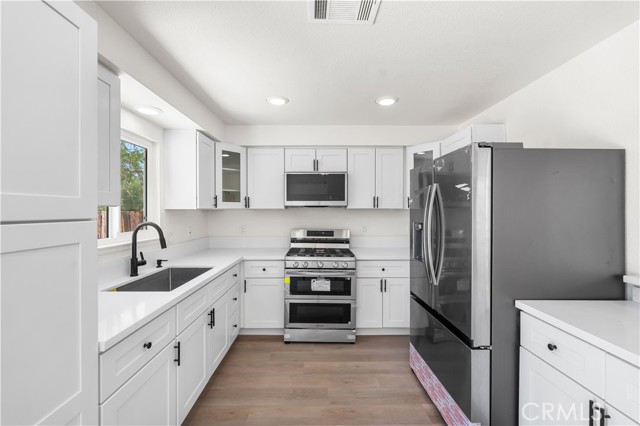 37317 53rd E Street, Palmdale CA: https://media.crmls.org/medias/df2ae620-1b8b-4a2b-bdcc-9e55aa3b47f0.jpg