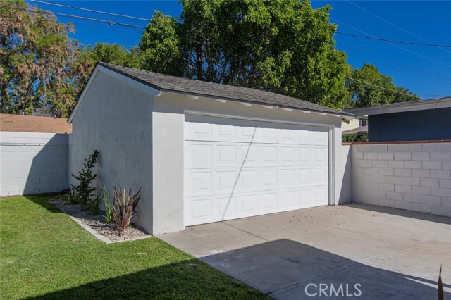 417 W Leeside, Glendora CA: https://media.crmls.org/medias/df2ba9fa-6238-4d68-aab3-84af298fb97b.jpg