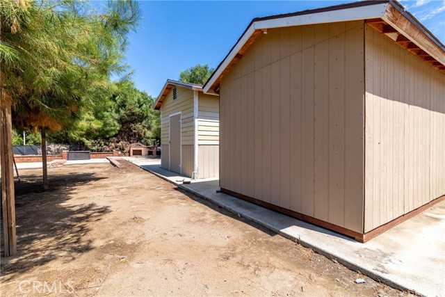 28029 Reservoir Avenue, Nuevo CA: https://media.crmls.org/medias/df2c400b-c935-461b-a2ae-b9d3b6f57897.jpg