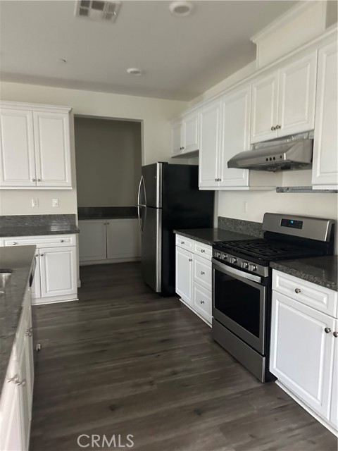 Detail Gallery Image 9 of 22 For 2066 E Journal Privado, Ontario,  CA 91764 - 4 Beds | 2/1 Baths