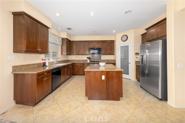 Detail Gallery Image 13 of 40 For 29963 Fox Creek Dr, Menifee,  CA 92586 - 5 Beds | 3 Baths