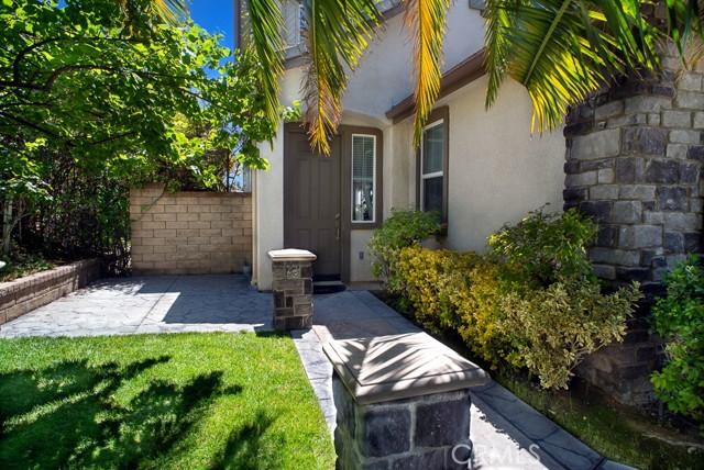 Detail Gallery Image 2 of 24 For 22152 Altair Ln, Valencia,  CA 91390 - 5 Beds | 3/1 Baths