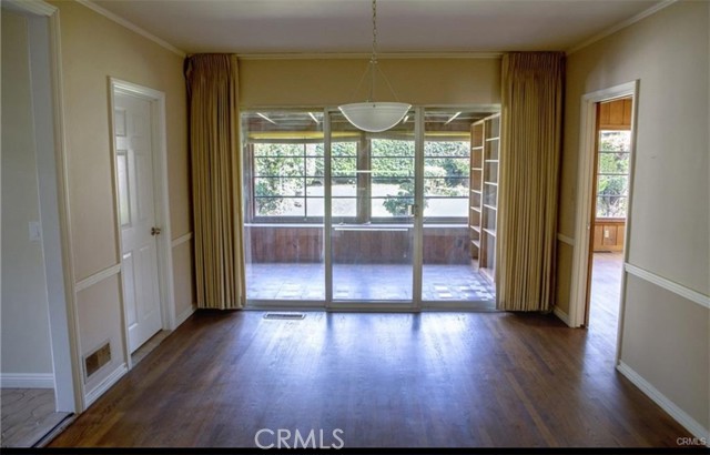 Detail Gallery Image 4 of 8 For 2325 Las Lunas St, Pasadena,  CA 91107 - 3 Beds | 2 Baths