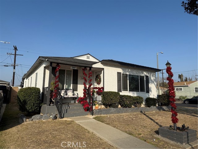 Detail Gallery Image 1 of 8 For 2001 W 96th St, Los Angeles,  CA 90047 - 4 Beds | 3 Baths