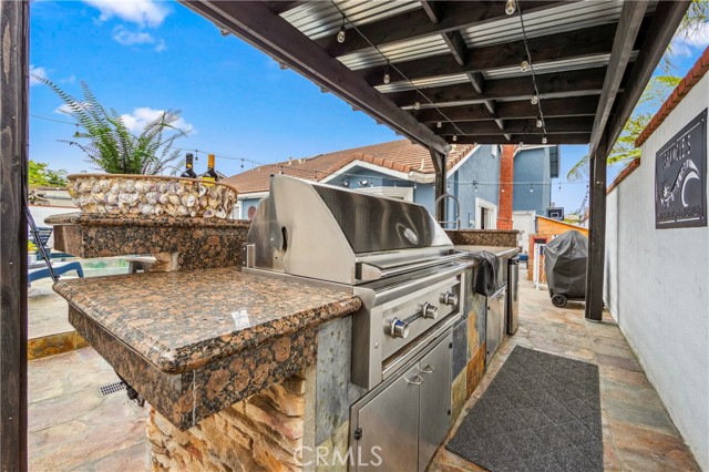 Detail Gallery Image 15 of 61 For 5522 Mossvale Cir, Huntington Beach,  CA 92649 - 4 Beds | 3 Baths