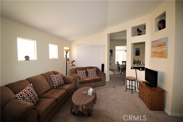 Detail Gallery Image 4 of 13 For 19123 Charlotte Pl, Apple Valley,  CA 92308 - 2 Beds | 2 Baths