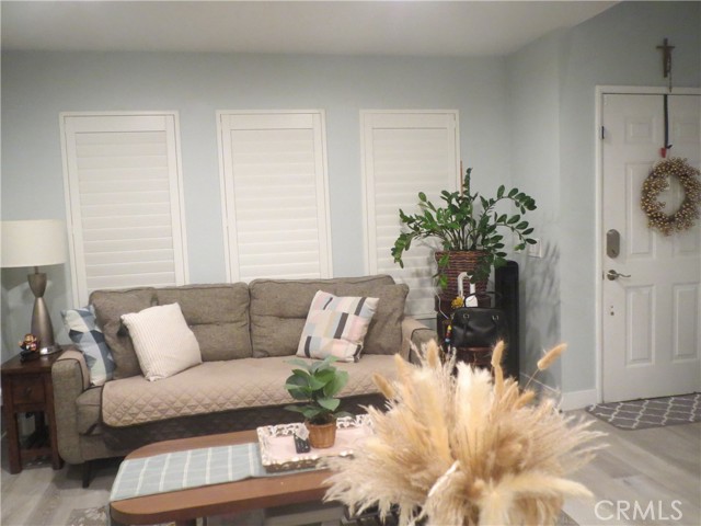 Detail Gallery Image 7 of 16 For 406 E Center, Anaheim,  CA 92805 - 3 Beds | 2/1 Baths