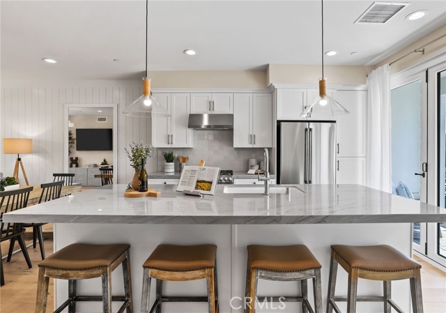 19071 Main Street, Huntington Beach CA: https://media.crmls.org/medias/df31a831-18b0-4aa3-8880-8671bbc9f77b.jpg