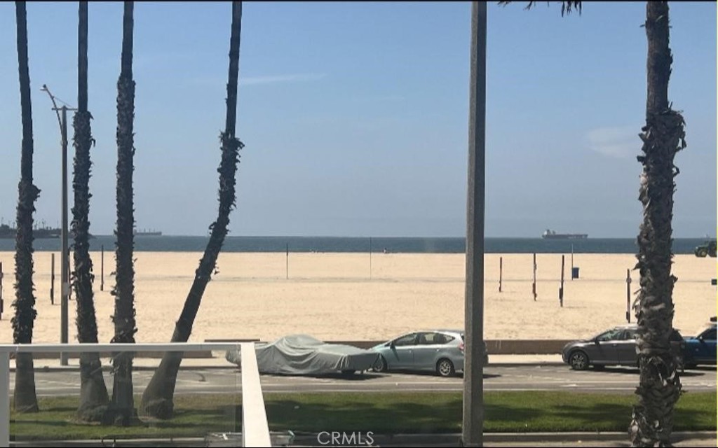 https://media.crmls.org/medias/df320392-018a-44b6-ab9b-04182b589c40.jpg?preset=X-Large