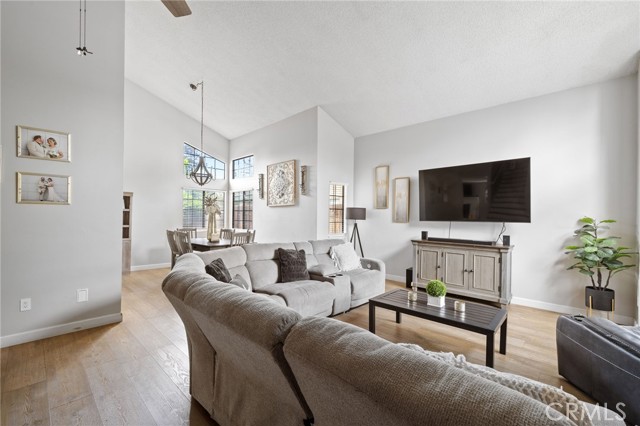 7209 Copper Creek Way, Bakersfield CA: https://media.crmls.org/medias/df321d75-3aad-49e0-af48-34d323ec3bff.jpg
