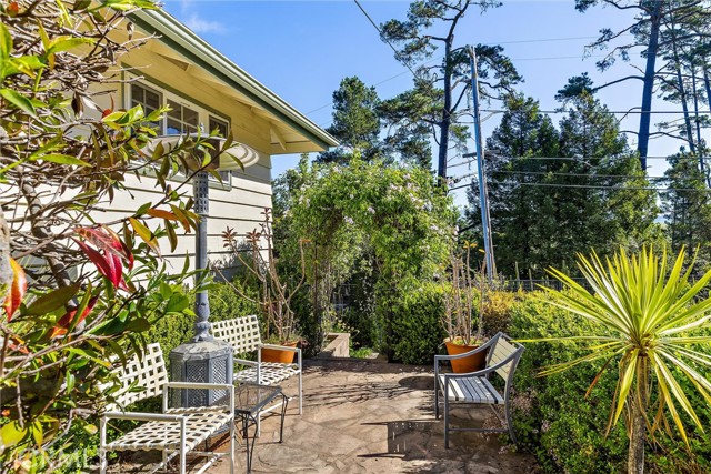 Detail Gallery Image 3 of 32 For 1909 Pineridge, Cambria,  CA 93428 - 2 Beds | 2 Baths