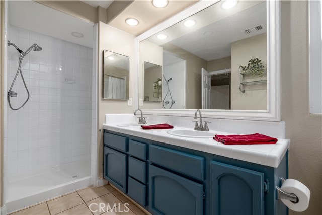 23570 Brook Drive, Canyon Lake CA: https://media.crmls.org/medias/df322bf4-99b1-43b9-bc94-93bd1ba065a0.jpg