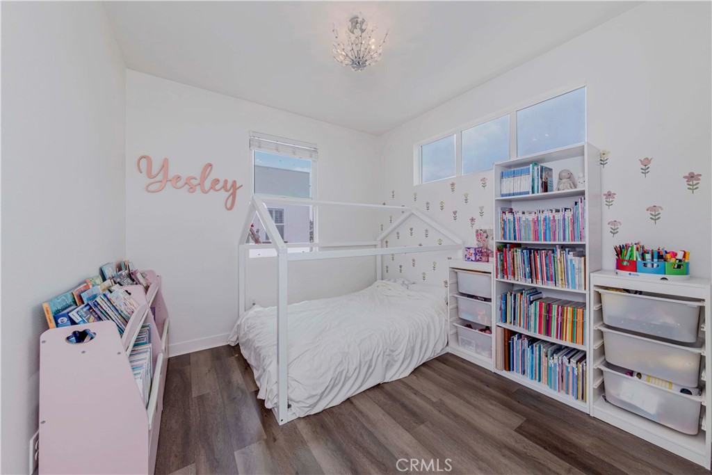 https://media.crmls.org/medias/df330617-97f7-4ea6-8670-cc13138d3b3f.jpg?preset=X-Large