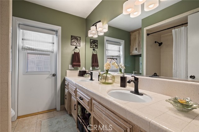 Detail Gallery Image 29 of 47 For 6001 Meadow Glen, Bakersfield,  CA 93306 - 3 Beds | 2 Baths