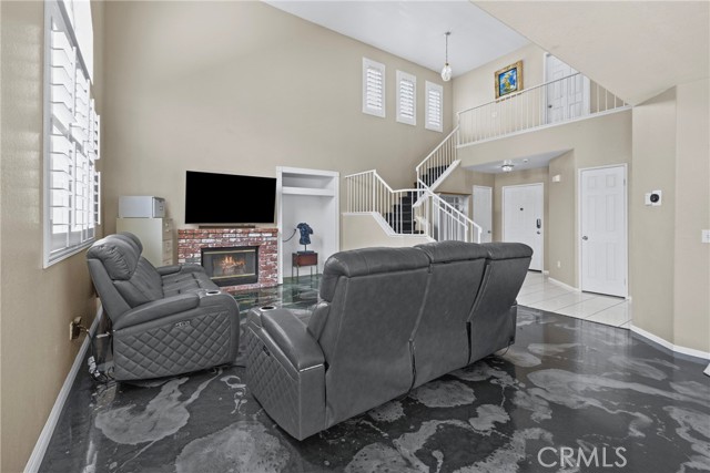 14998 Mustang Lane, Fontana CA: https://media.crmls.org/medias/df357abd-9e99-4af2-a49e-0b3888b206a4.jpg