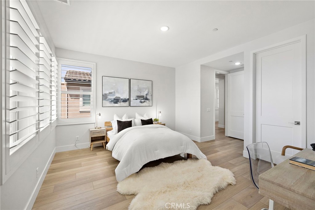 https://media.crmls.org/medias/df35ada6-536f-40d8-a935-08fbb8da44f4.jpg?preset=X-Large