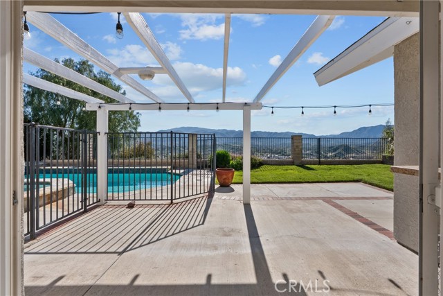 Detail Gallery Image 3 of 40 For 17050 Canvas, Canyon Country,  CA 91387 - 4 Beds | 2 Baths