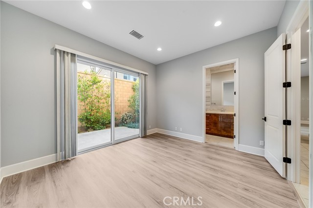 Detail Gallery Image 18 of 45 For 212 Parkwood, Irvine,  CA 92620 - 4 Beds | 4/1 Baths