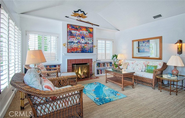 Detail Gallery Image 4 of 15 For 209 Agate, Newport Beach,  CA 92662 - 3 Beds | 2 Baths