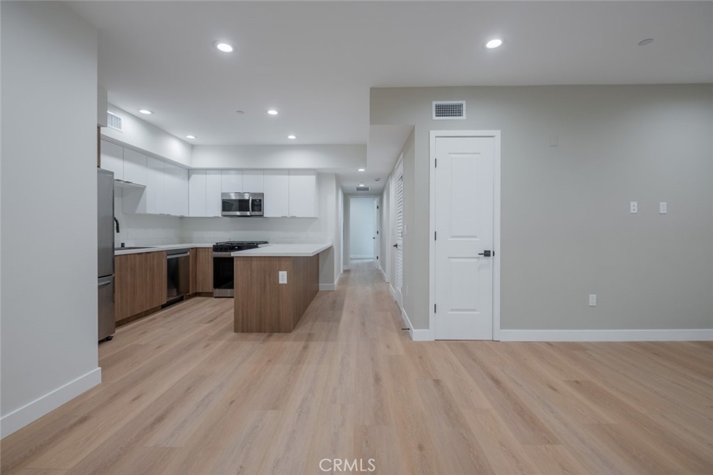 https://media.crmls.org/medias/df37adda-dd51-4170-a214-a6042ea6648e.jpg?preset=X-Large